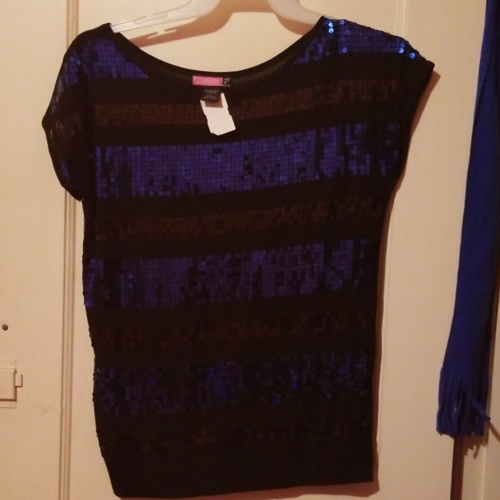 Tops - Picture 3 of 4